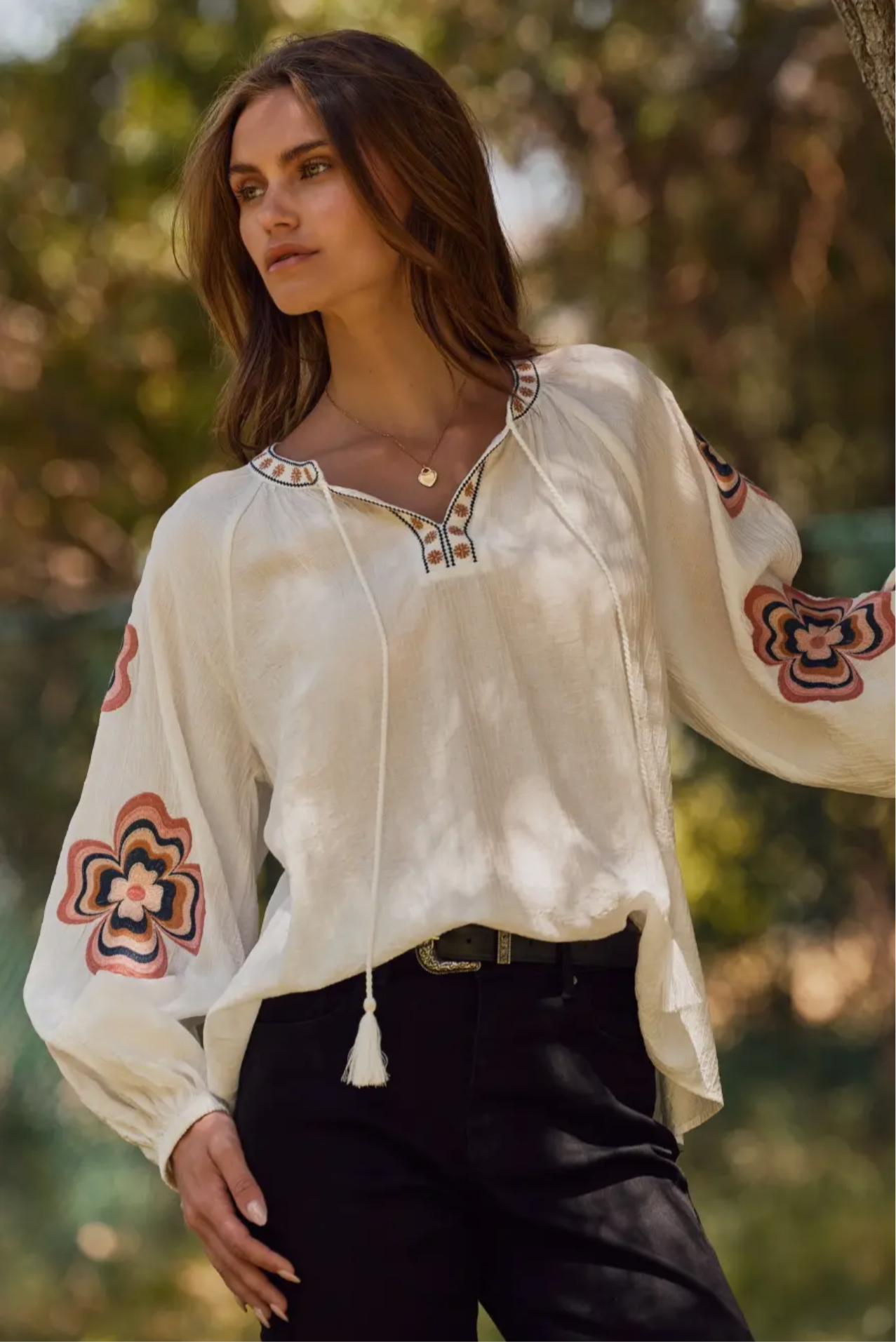 Cindy Embroidered Topi