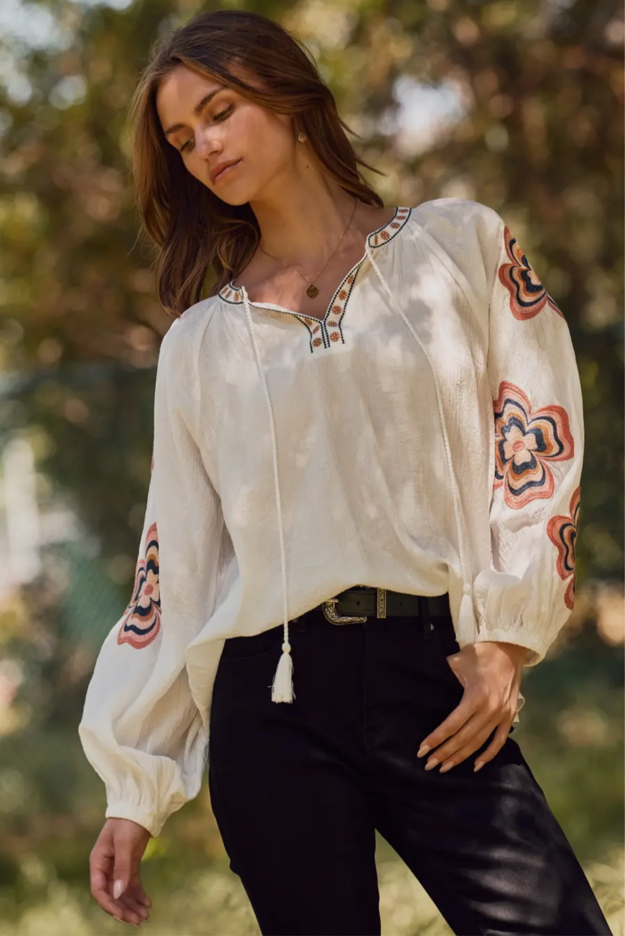 Cindy Embroidered Topi